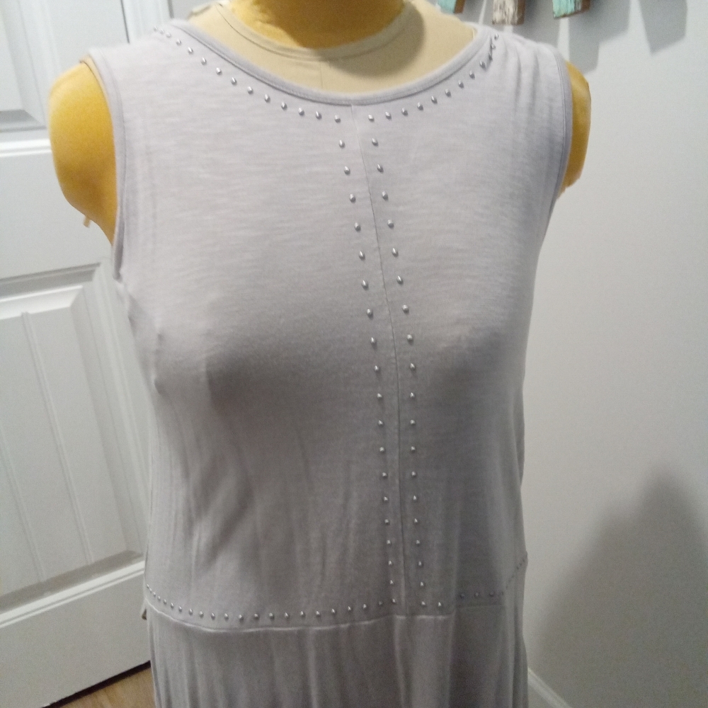 2-$10... Design History Plus Size 1X Elegant Gray Sleeveless Studded Top